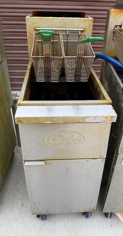 Globe GFF50G, Gas Floor Fryer, 50lb, Natural Gas, Mobile Base w/ Baskets