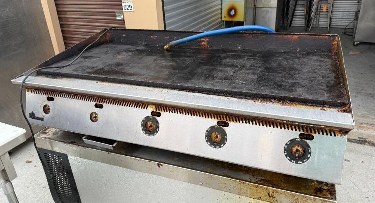 Star Ultra-Max 5-Burner Flat Top Griddle, 60in Cook Surface w/ Gas Line