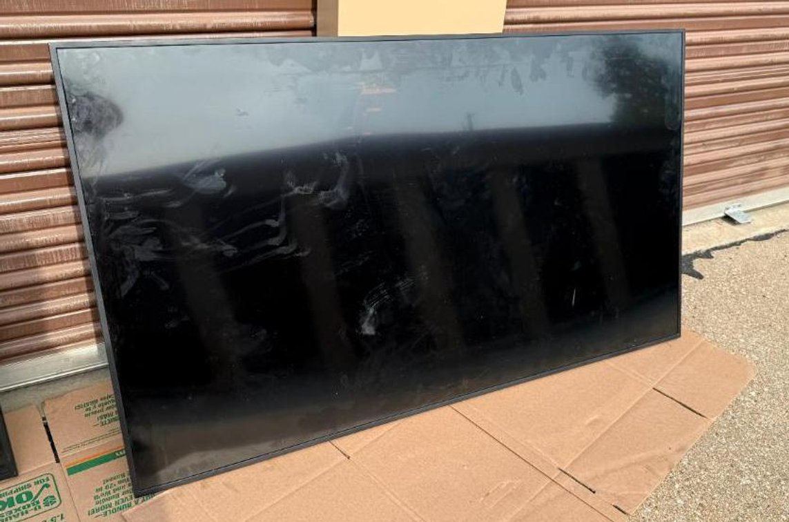 Samsung QB65R-B TV, 65in Wall-Mount w/ Bracket, Mfg. Feb 2022, No Remote