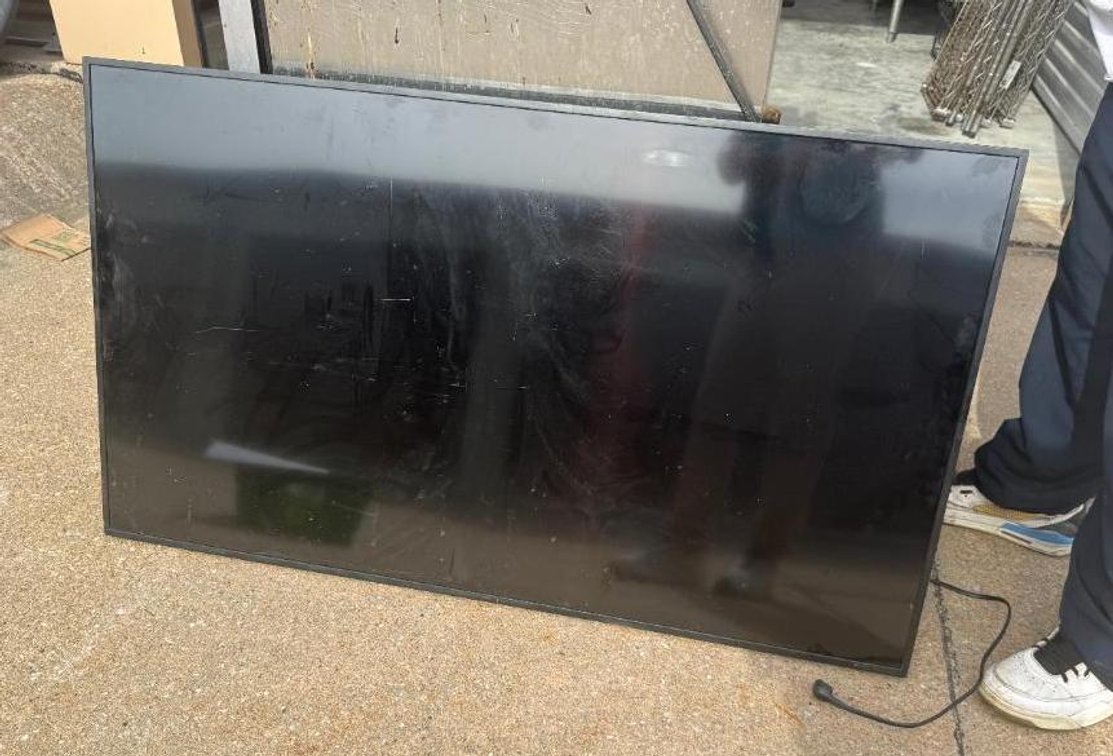 Samsung QB55R, TV, 55in, Wall-Mount w/ Bracket, No Remote, Mfg. June 2019