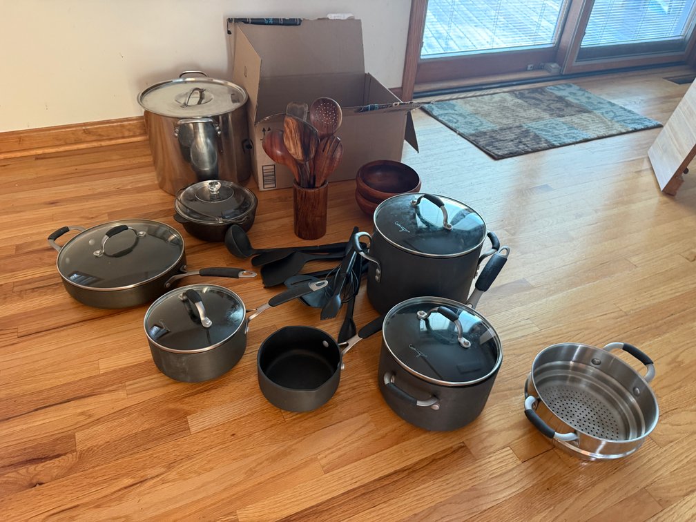 Calphalon Pan Set, 6", 7" & 8" Sauce Pots, 10in Fry Pan, Stock Pot w/ Steamer All w/ Lids, Wood Utensils