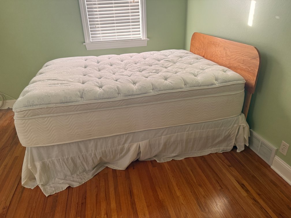 Simmons Pillow Top Clean Mattress and Box Spring