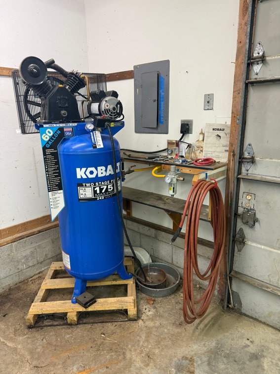 Kobalt Vertical Air Compressor, 60 Gallon, 3.7HP, Cast Iron, Oil Lubricated Pump, 90psi, Air Hose, Accessories