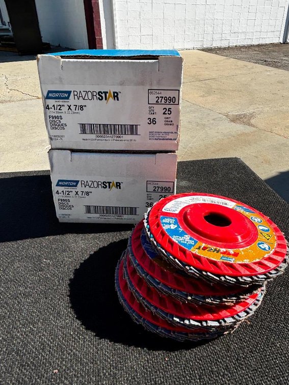 New, 2 Cases, 25 Qty Per Case, 4-1/2in x 7/8in Arbor Norton RazorStar Fiber Discs, 36 Grit, No 27990