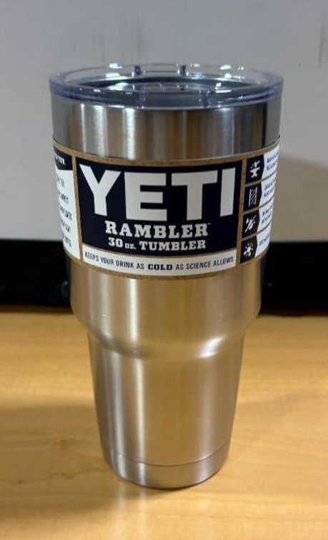 New YETI Stainless Steel 30oz Rambler Tumbler w/ Lid