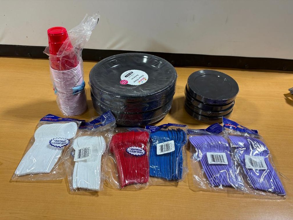 Party Supplies, New Spoons, Plates, Cups, Plates Can Be Washed and Reused