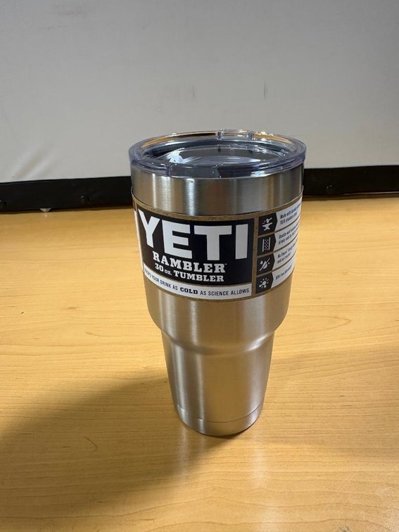 New YETI Stainless Steel 30oz Rambler Tumbler w/ Lid