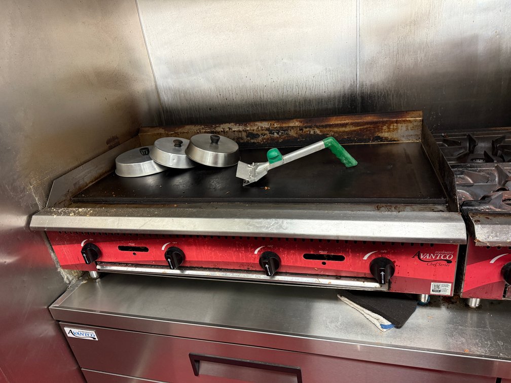 Avantco Chef Series CAG-48-MG 48in Countertop Gas Griddle, 120,000 BTU