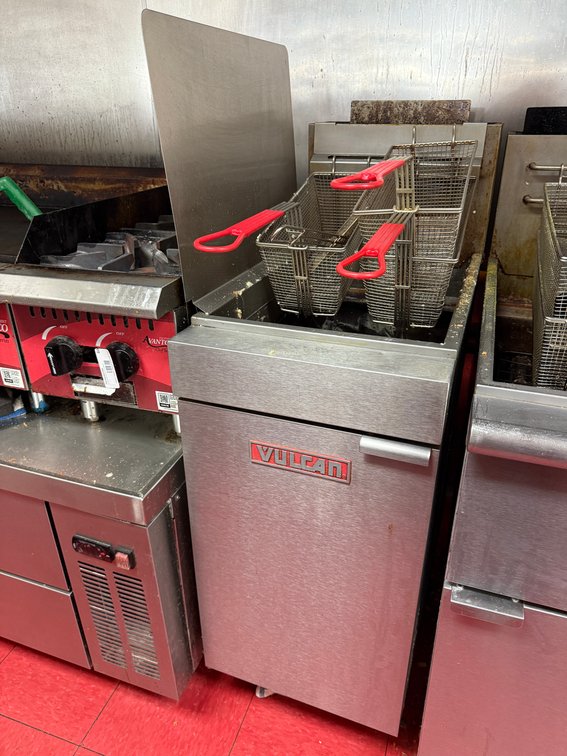 Vulcan Model LG300 Natural Gas Floor Fryer on Mobile Base, 90,000 BTU