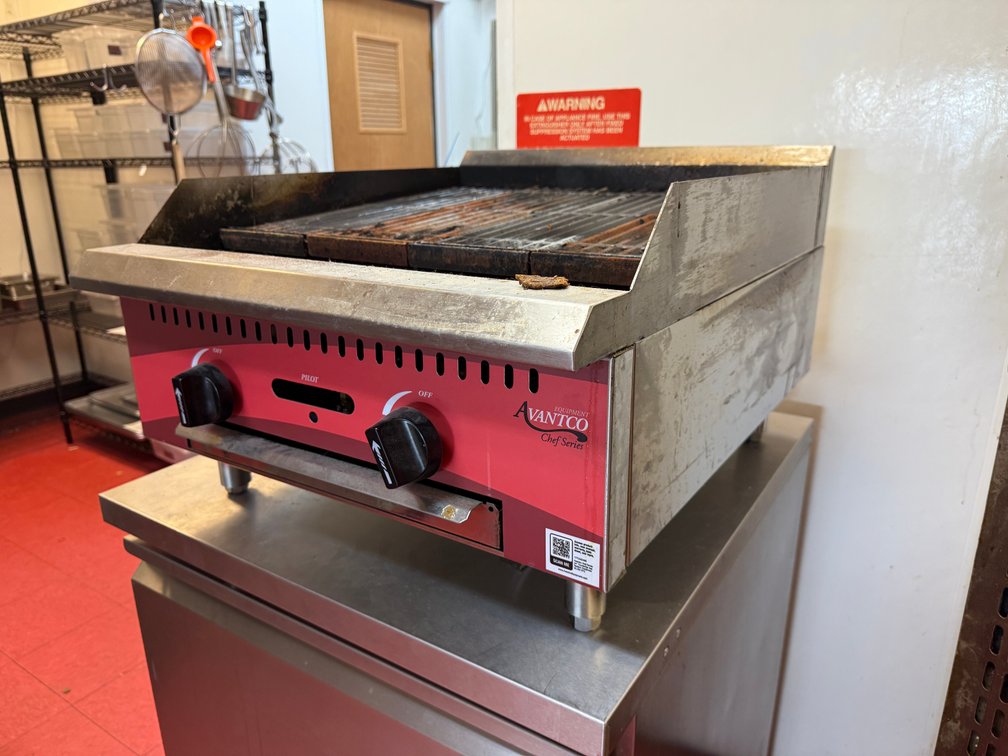 Avantco Chef Series 24in Gas Countertop Radiant Charbroiler, 60,000 BTU