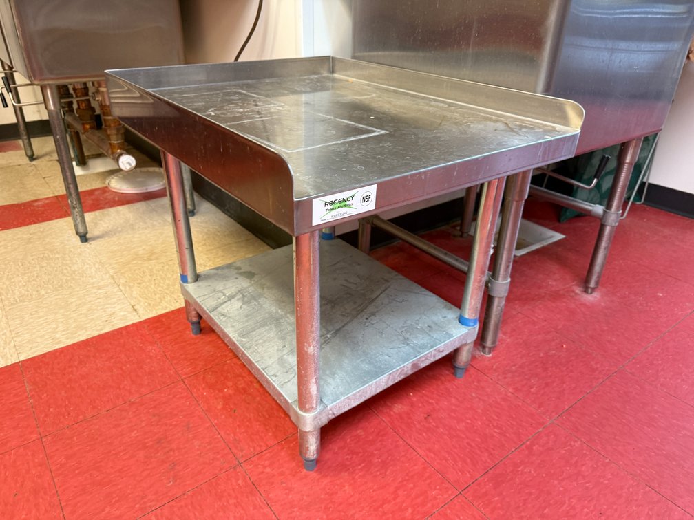 Regency 600ES3024G NSF Stainless Steel Equipment Stand, 30in x 24in x 24in H Fixed Base