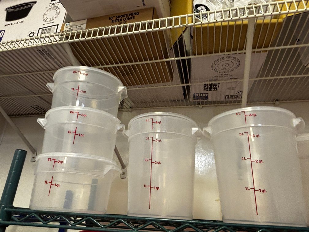 Cambro Round Food Containers w/ Lids, Lot of 5, (2) 4 Qt. (3) 2 Qt. - All for One Bid