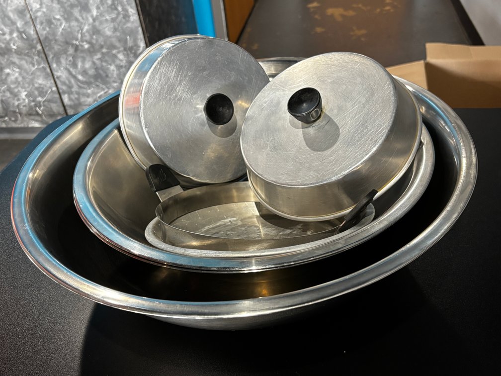 3 Large Stainless Steel Mixing Bowls, Griddle Covers