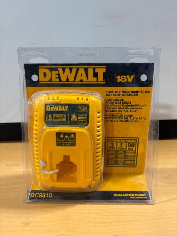New, DeWalt 18v Battery Charger, NiCd & Lithium-Ion DC9310