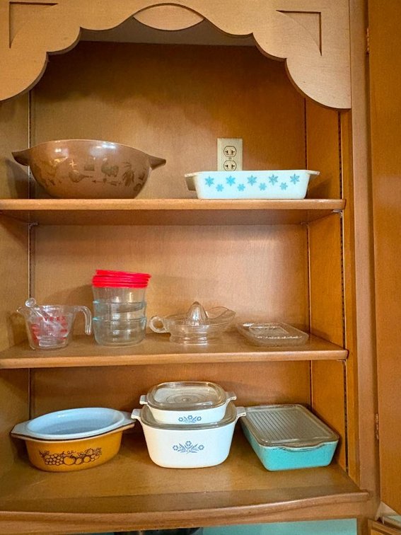 Vintage Pyrex and Corningware Kitchenwares, Serving & Storage Pieces