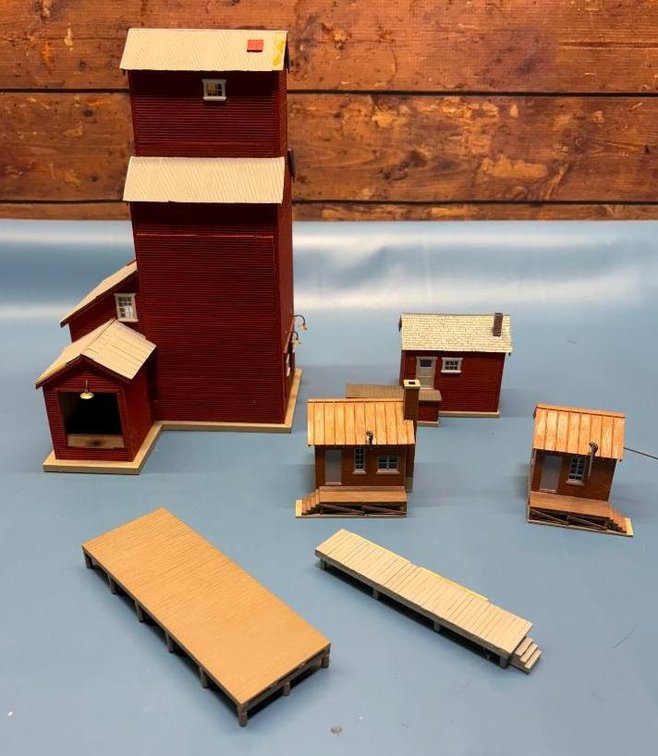 Grain Elevator, Freight Stations & Platforms - HO Scale Model Railroad Accessories