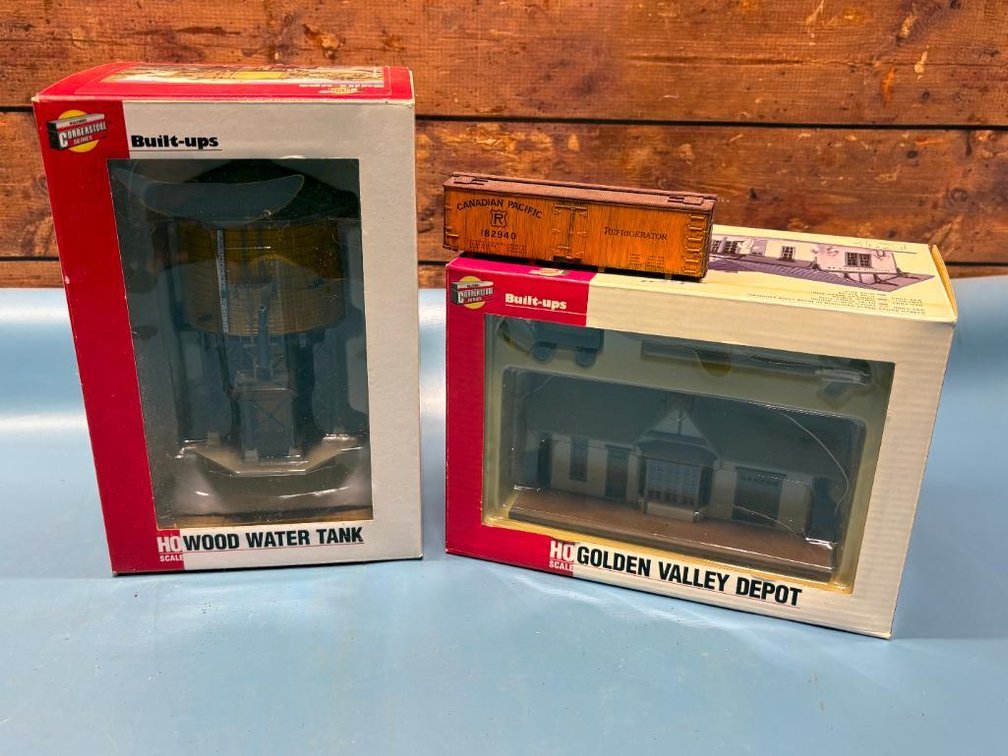 Lot of 3 Walthers HO Scale Wood Water Tank, Golden Valley Depot & Canadian Pacific Reefer Model