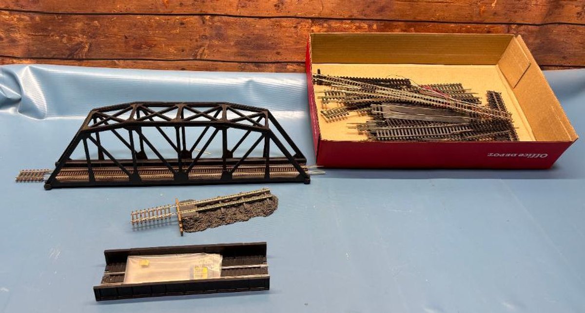 HO Scale Model Railroad Tracks & Bridge