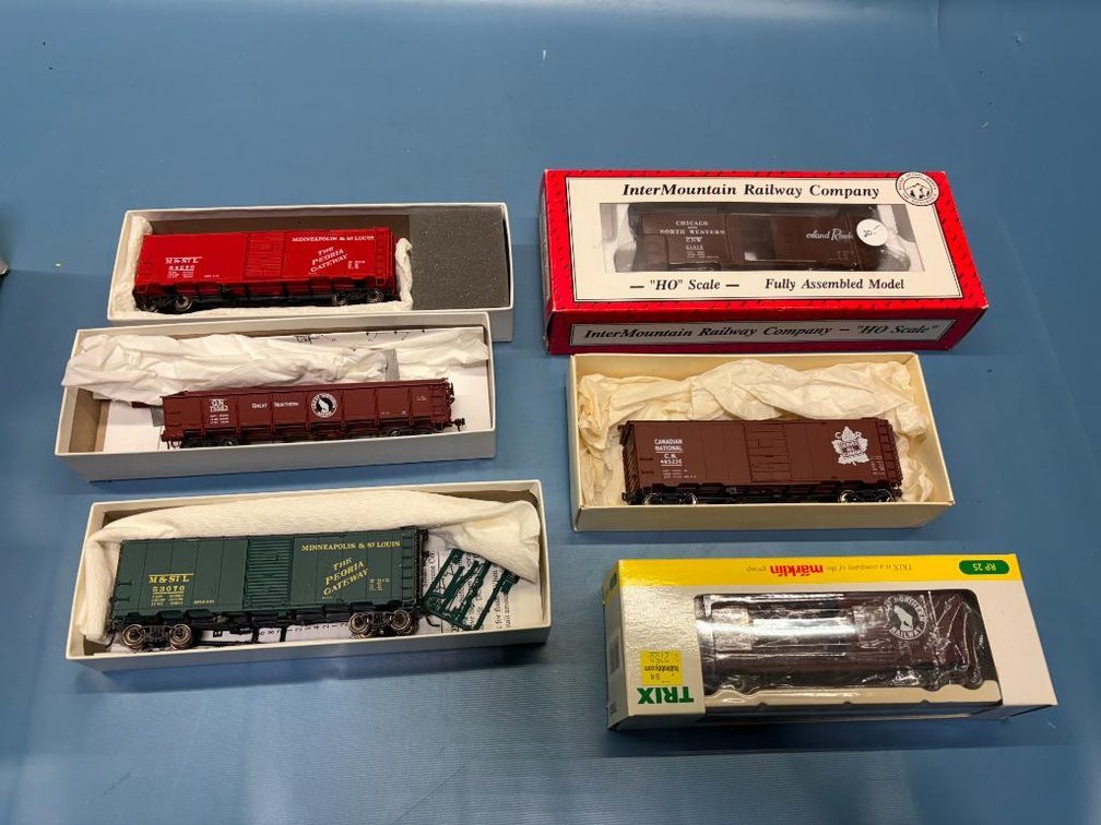 Lot of 6 HO Scale Model Trains in Box - See Images for Details