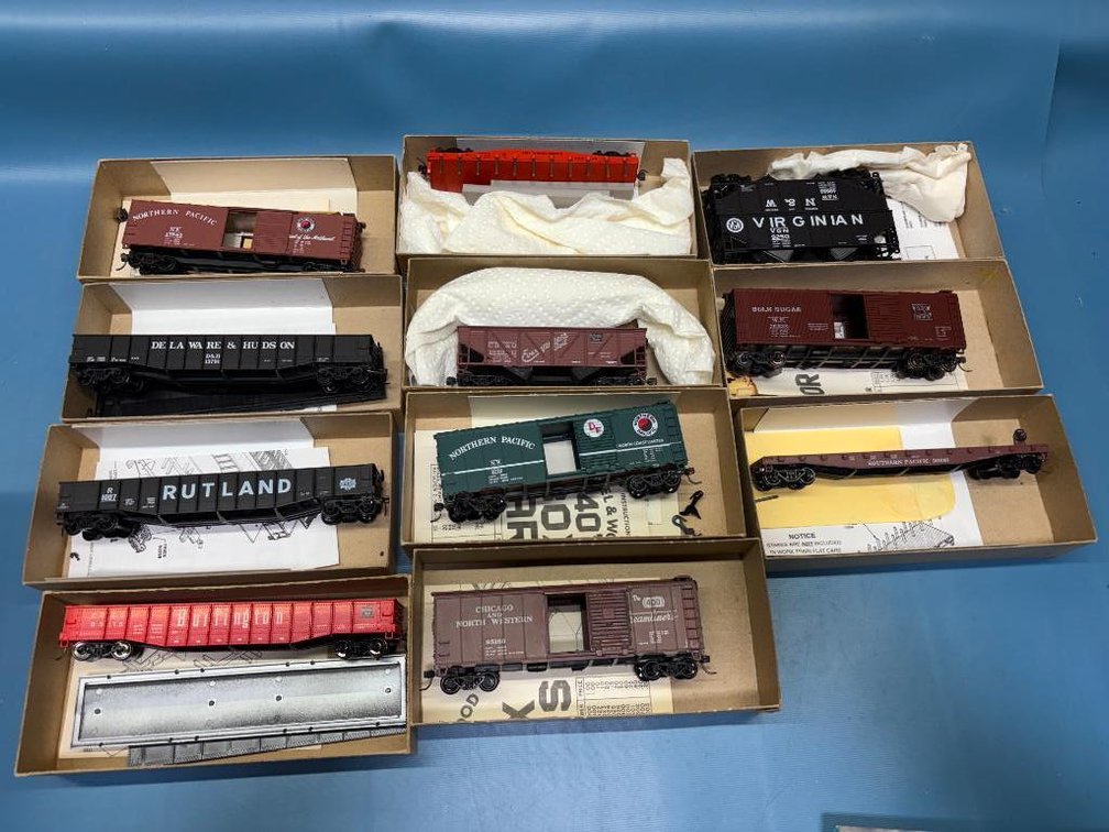 Lot of 11 Athearn HO Scale Model Trains - See Images for Details