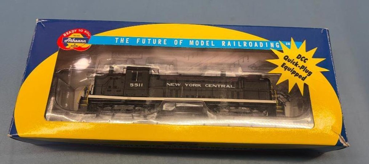 Athearn HO Scale New York Central RS-3 Diesel Locomotive, Mix-Matched Box