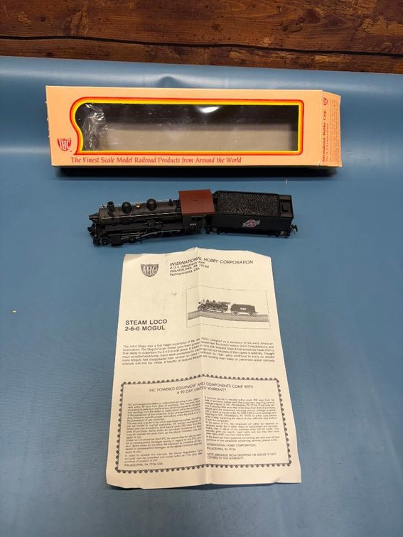 IHC 2-6-0 Mogul Steam Locomotive Chicago & North Western #11554 in Box
