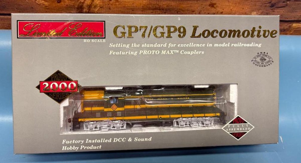 Proto 2000 Series HO Scale GP7 Ph1 Locomotive in Box