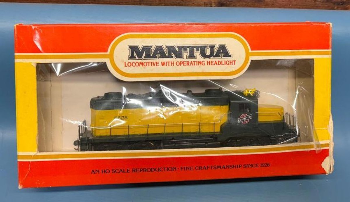 Mantua 406-64 GP-20 Diesel Locomotive in Box