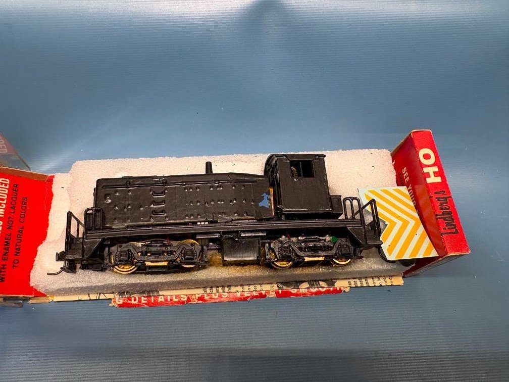 Lindberg HO Scale EMD SW 600 Switcher Locomotive