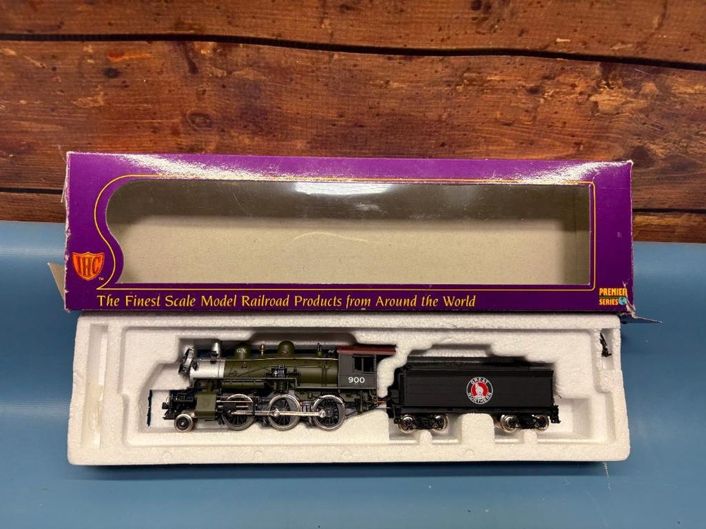 IHC M550 HO Scale Great Northern 2-6-0 Mogul Premier #900 
