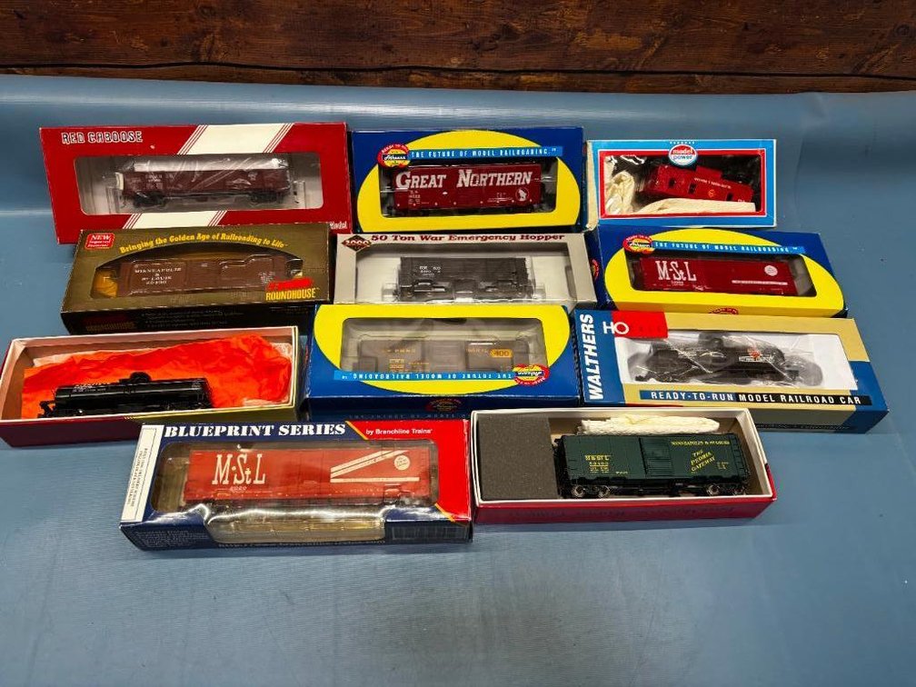 Lot of 11 HO Scale Model Trains in Box - See Images for Details