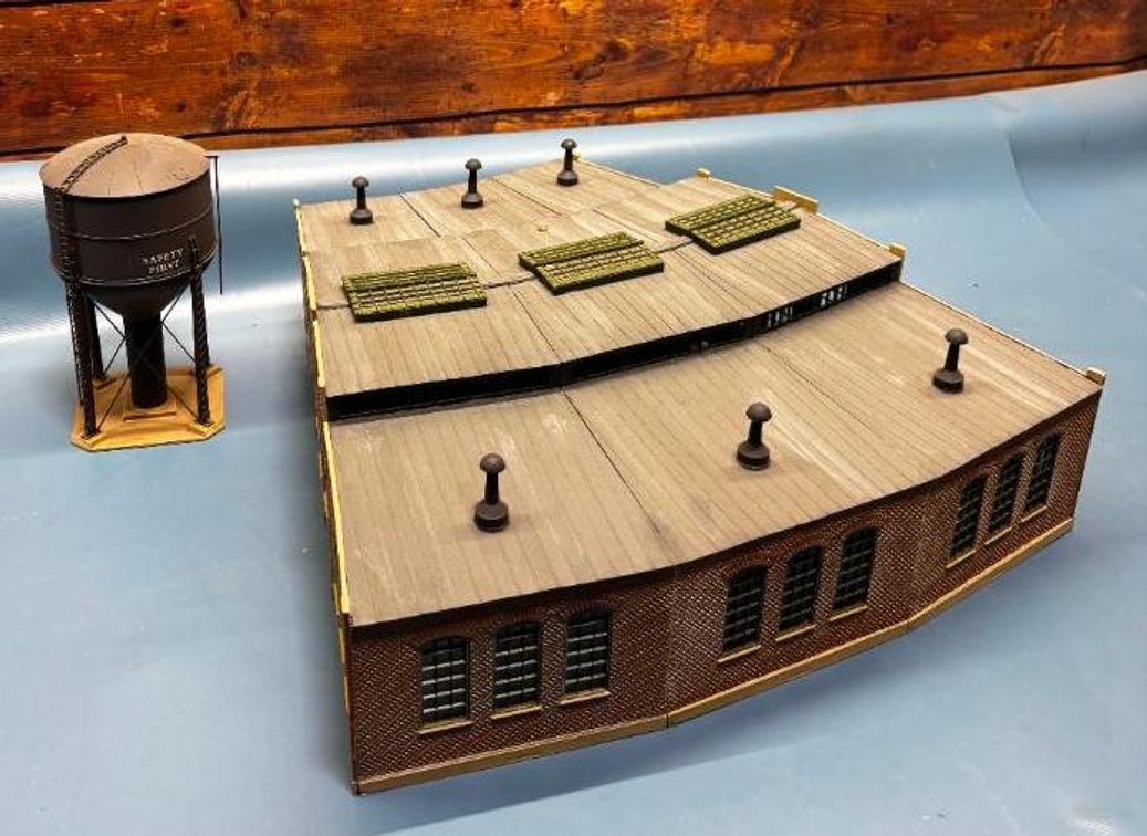 HO Scale Model Train Roundhouse & Water Tower