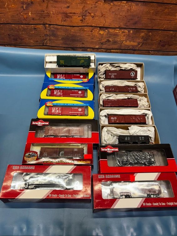 Lot of 14 HO Scale Model Trains in Box - See Images for Details