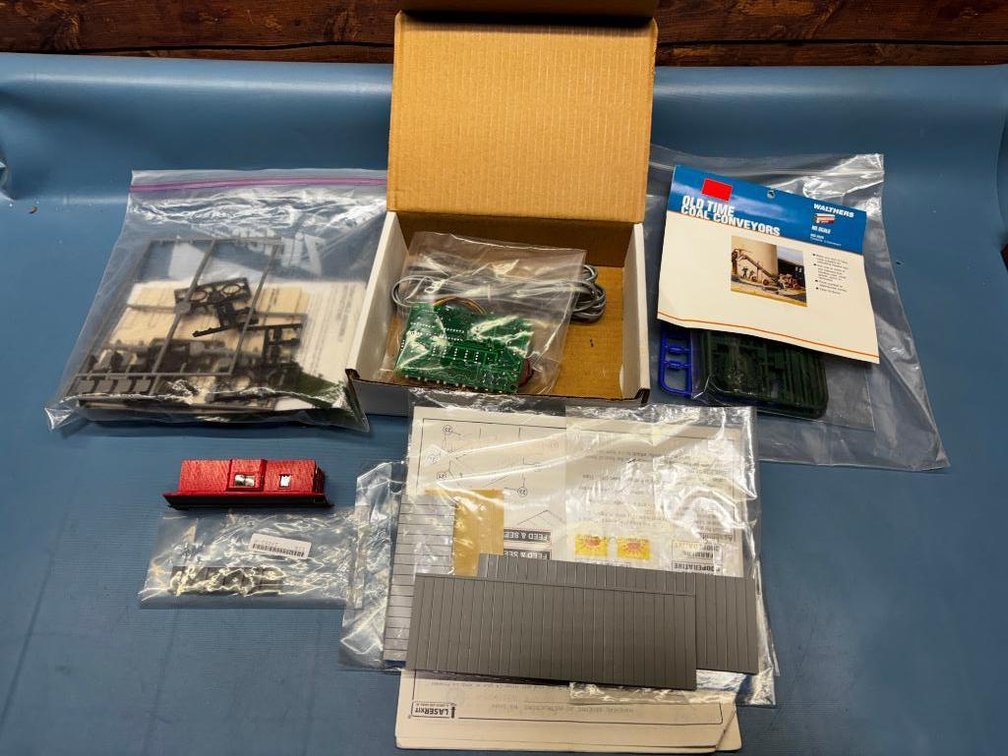 Model Train Kits & DCC DS54 Quad Stationary Decoder