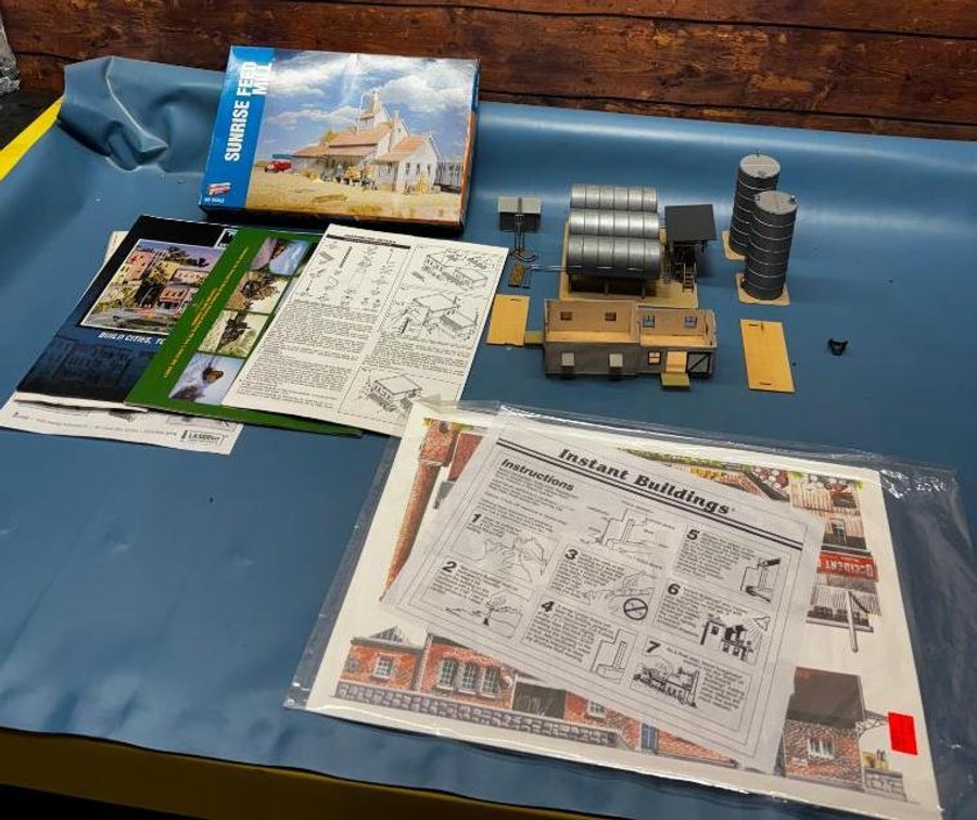 HO Scale Model Building Kits