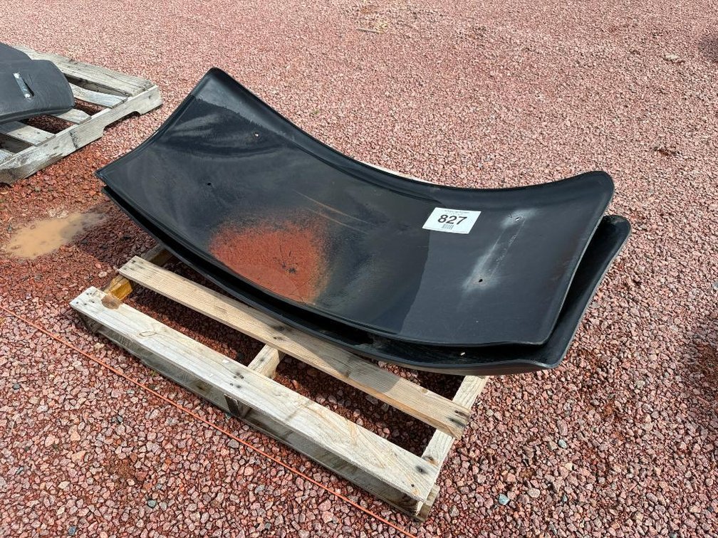 Lot 827