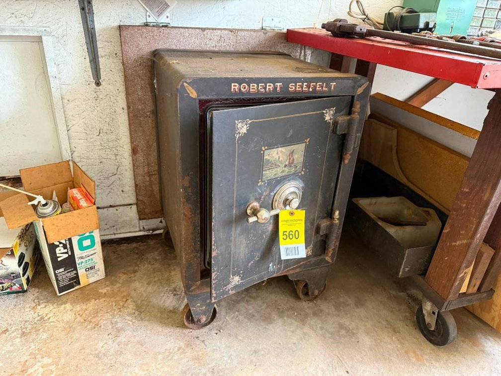 Lot 560