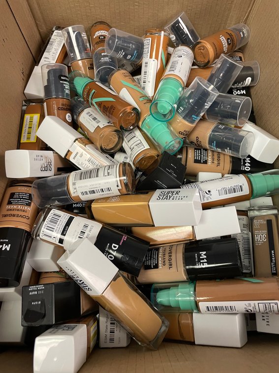 Small Box of Different Shades of Liquid Concealer 