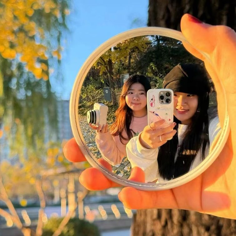 3Pcs Portable Round Handheld Mirror, Clear Acrylic, Photography Prop for Selfies and Creative Photos, 4x4 Inches