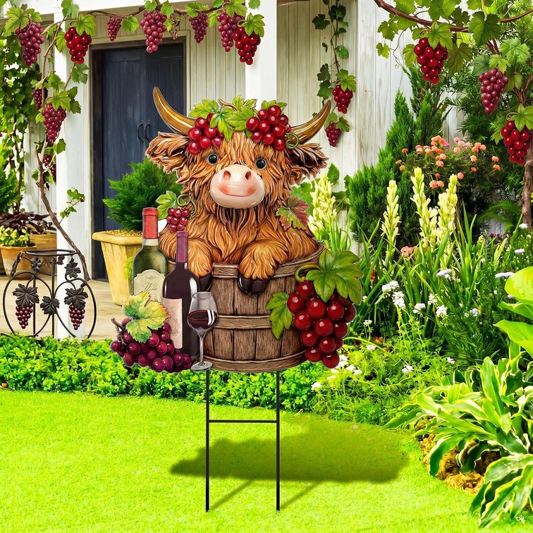 Red Wine Highland Cow Outdoor Decor Metal Highland Cow Yard Signs with Stakes Scottish Farm Winery Decorative Waterproof Lawn Sign for Indoor Outside Garden Pathway Walkway Holiday Party Decor
