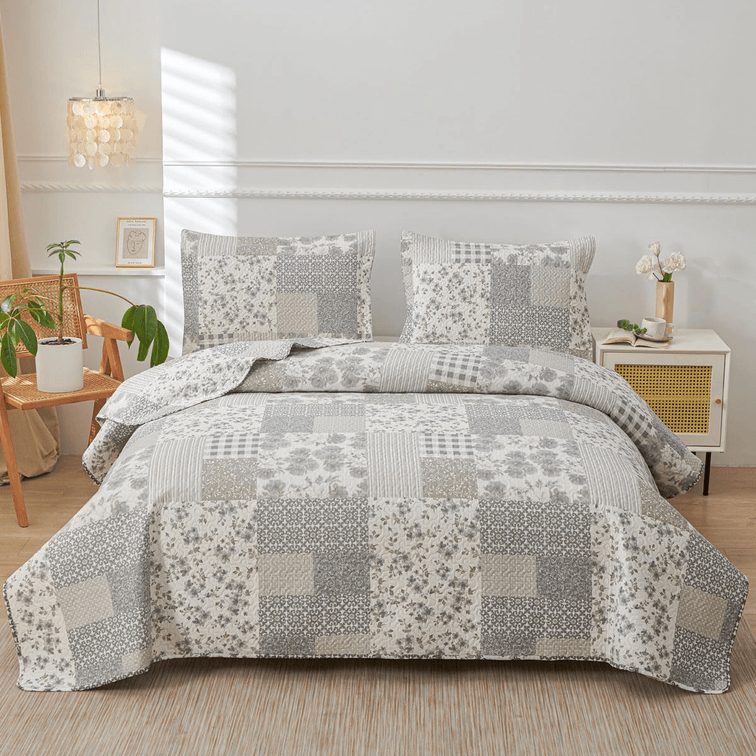 King Size Gray Design Quilt and Shams