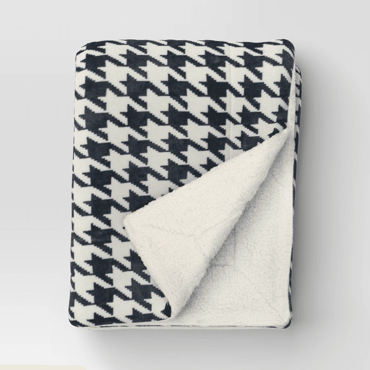 Threshold Printed Plush Houndstooth Throw with Faux Shearling Reverse /Cream 50"x60"