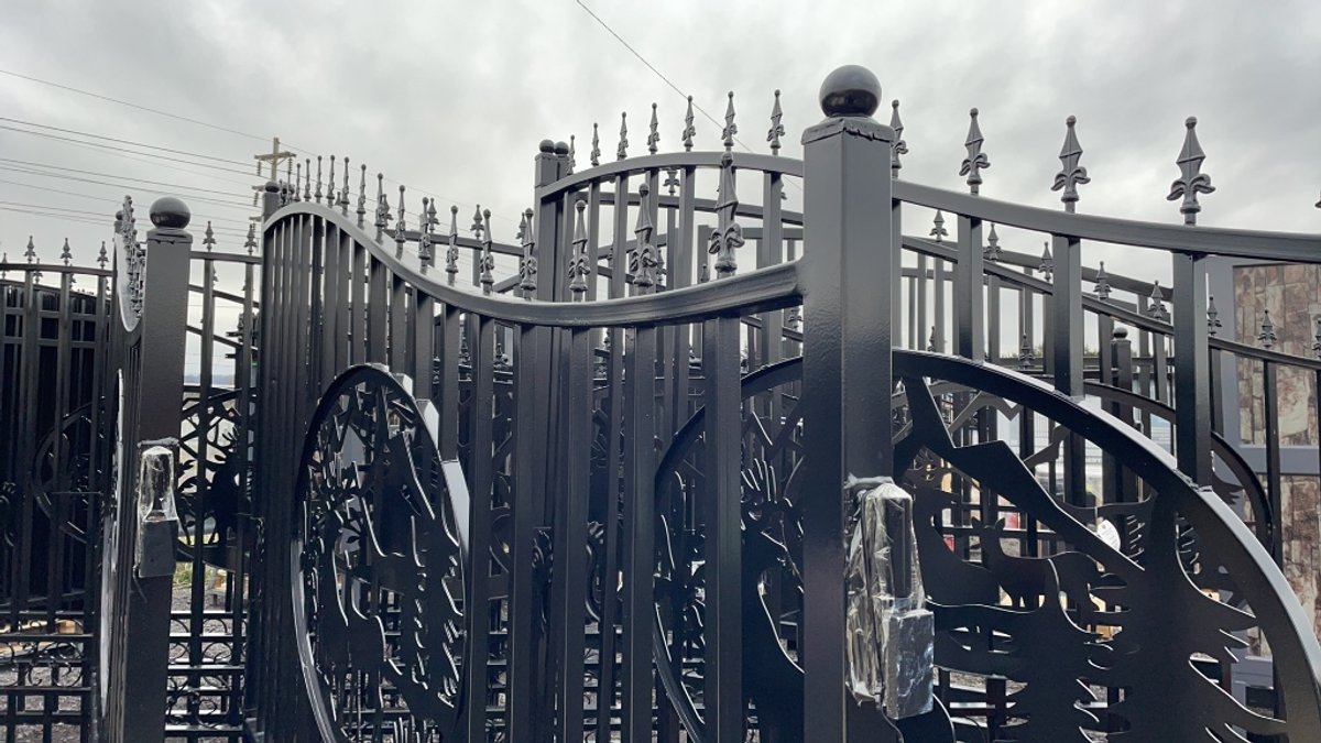 GREATBEAR 20' BI-PARTING WROUGHT IRON GATES
