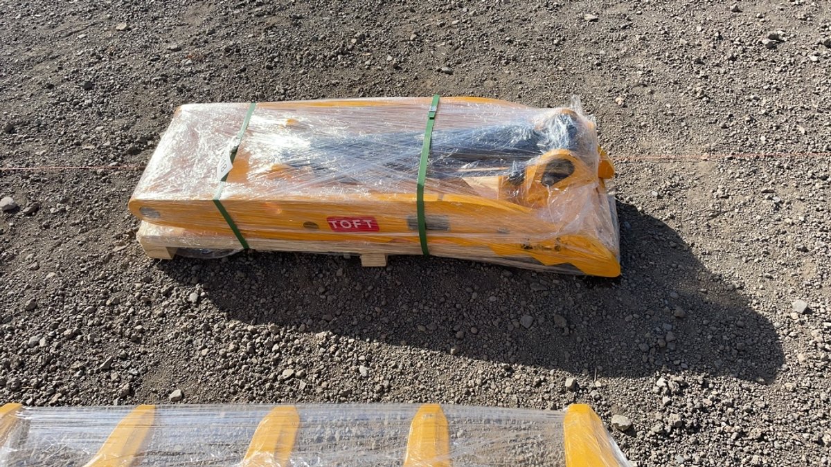 UNUSED TOFT 13" X 48" HYD EXCAVATOR THUMB