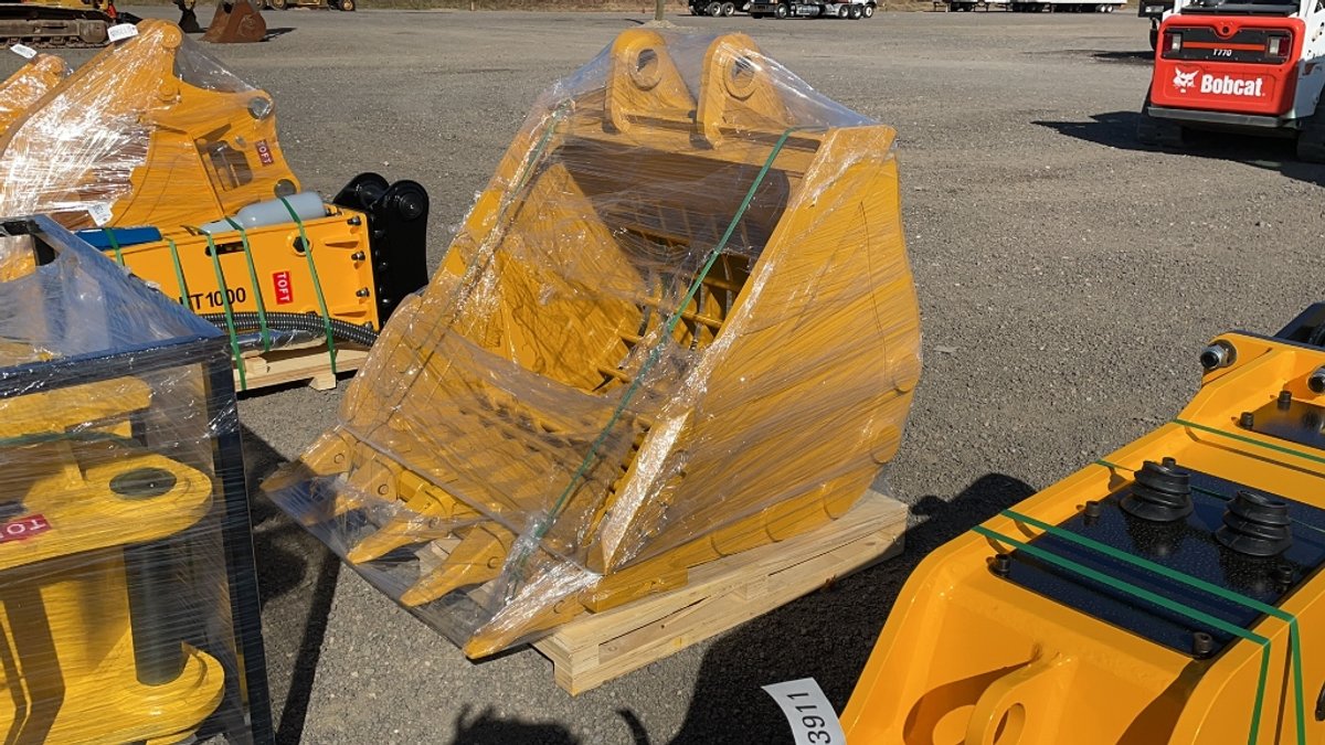 UNUSED TOFT 48" EXCAVATOR SCREENING BUCKET