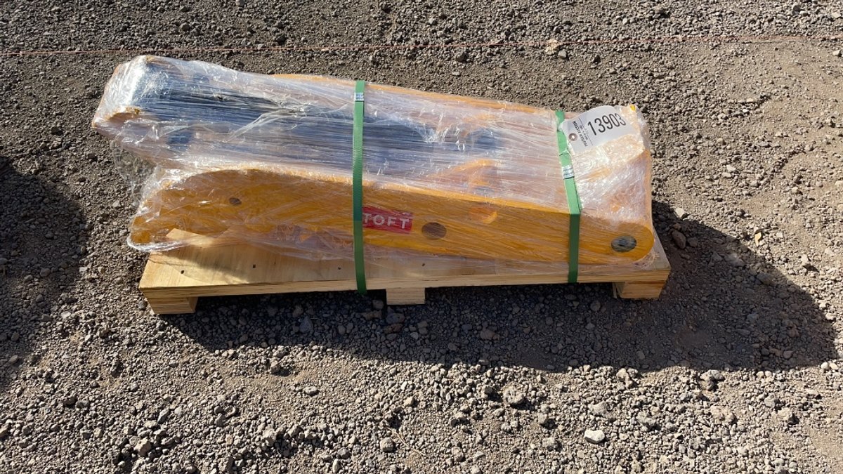 UNUSED TOFT 12" X 36" HYD EXCAVATOR THUMB