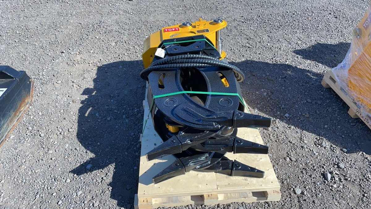 UNUSED TOFT EXCAVATOR 360 ROTATING LOG GRAPPLE