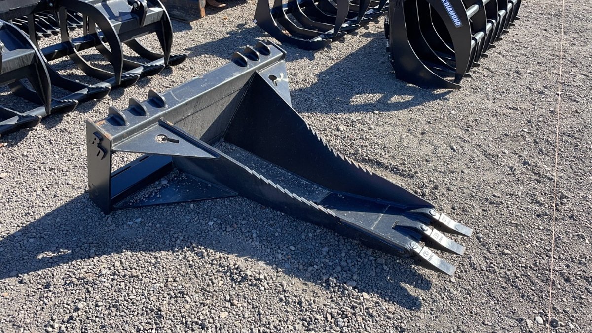 BLUE DIAMOND SEVERE DUTY SKID STEER STUMP BUCKET