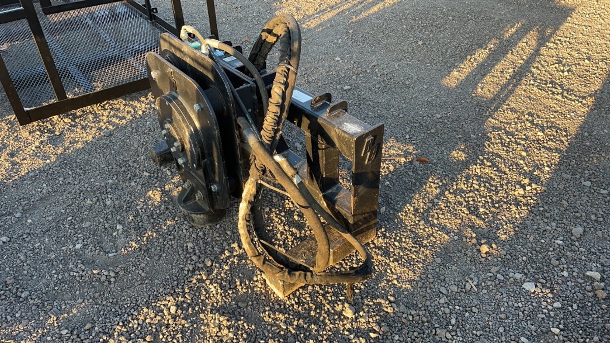 BLUE DIAMOND SKID STEER HYD. POST DRIVER