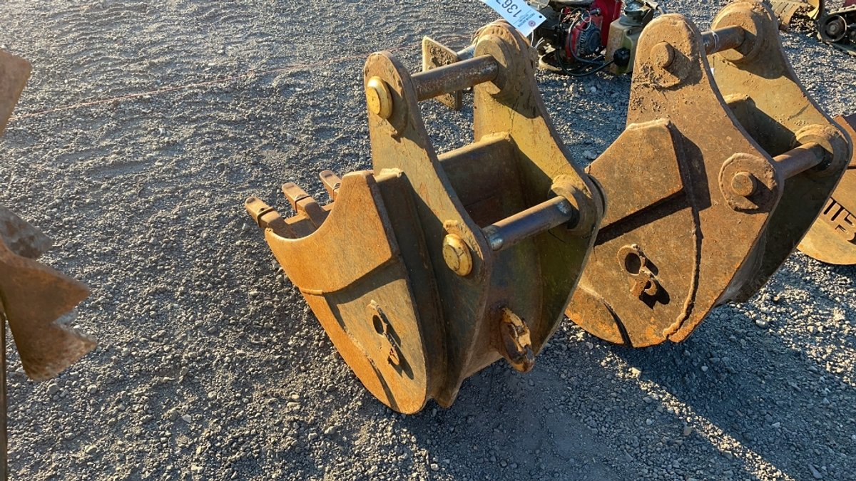16" EXCAVATOR BUCKET